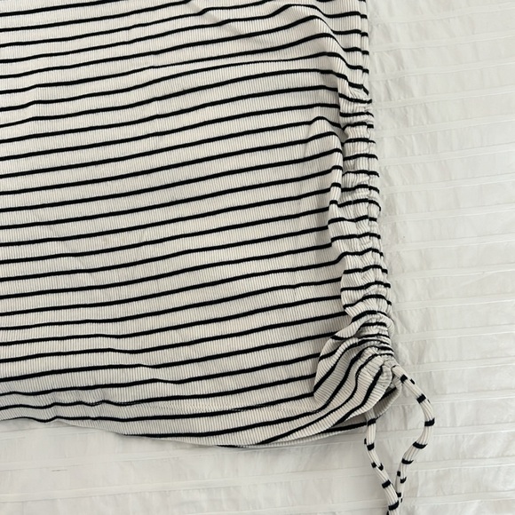 H&M and Old Navy Maternity Tank Tops (6) - Picture 6 of 14